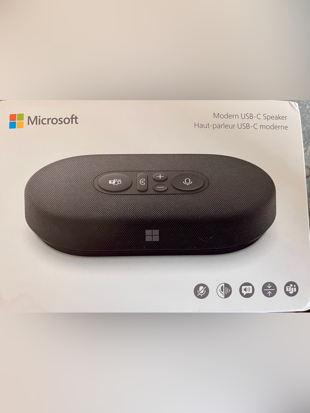 Noise-reducing mic array that captures voice better than PC. MODERN USB-C PORT.
